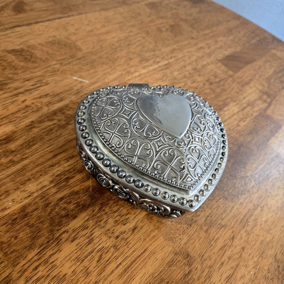 Silver Plated Velvet Lined Intricate Floral Heart Jewelry Trinket Box Vintage - Picture 9 of 10